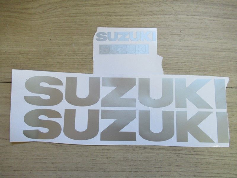 Emblèmes adaptables Suzuki