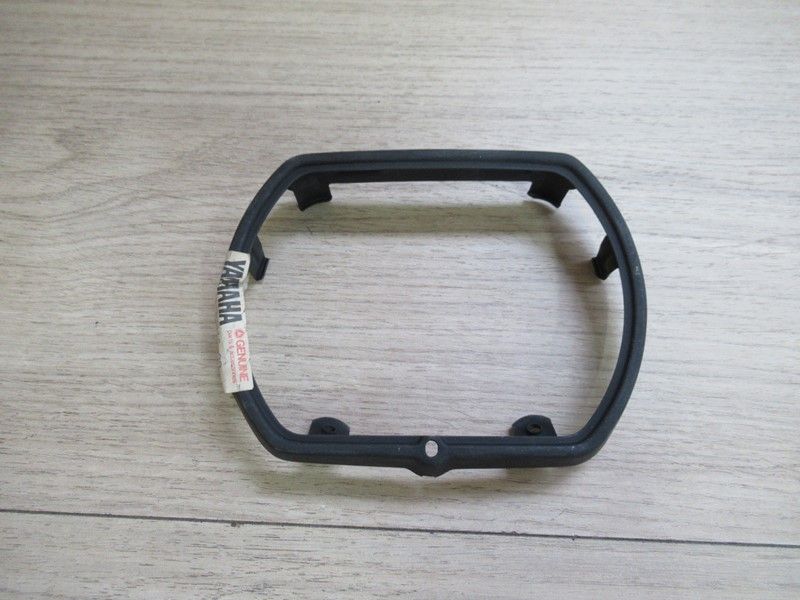 Cerclage de phare Yamaha CV80 Riva 1983-1987 (5G3-84115-00)