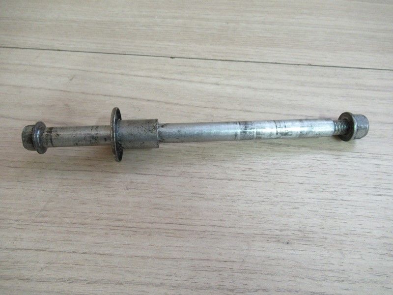 Axe de roue avant Suzuki GSXF750 1989-1996