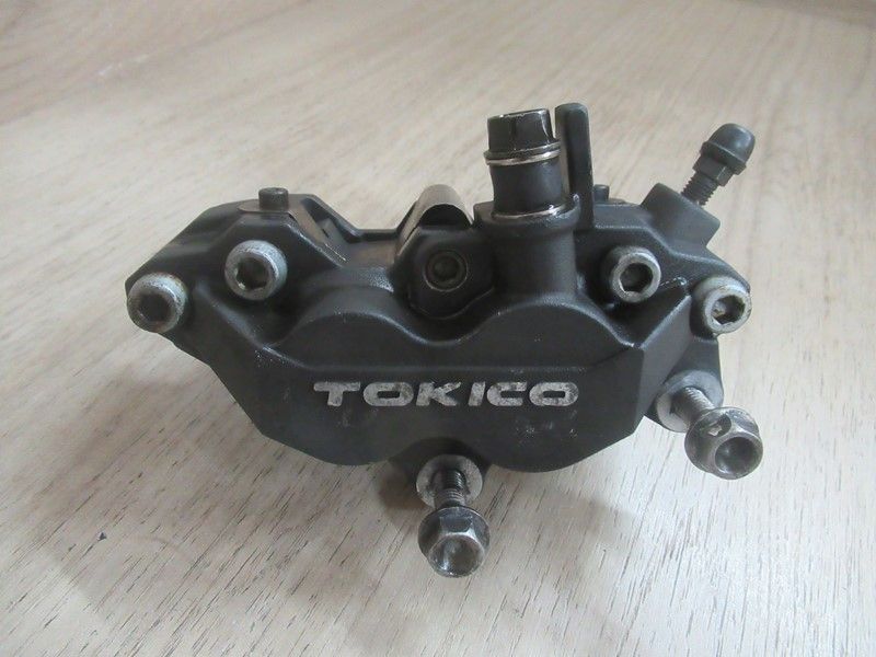 Etrier de frein avant droit Suzuki 600 GSXR 2002-2003