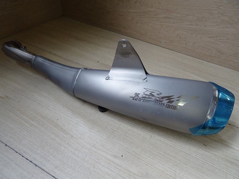 Silencieux gauche d'échappement d'origine Suzuki 
1000 GSXR type CY111/CY211/CY212 2009/2016