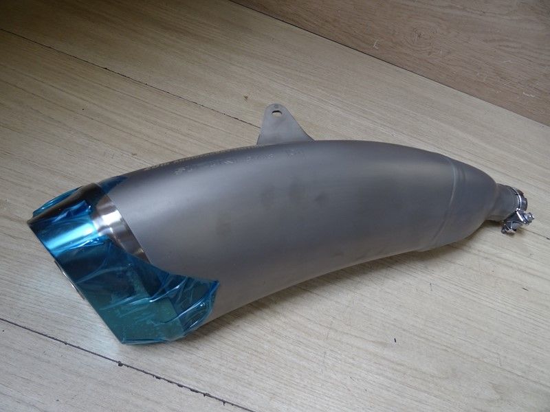 Silencieux droit d'échappement d'origine Suzuki 
1000 GSXR type CY111/CY211/CY212 2009/2016