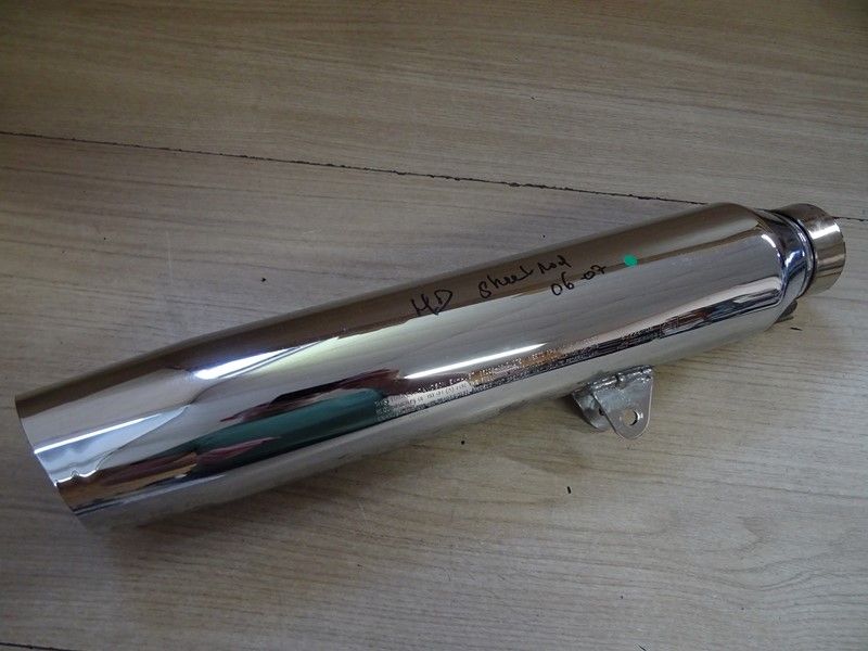 Silencieux inférieur d'échappement d'origine Harley Davidson Street Rod 2005/2007