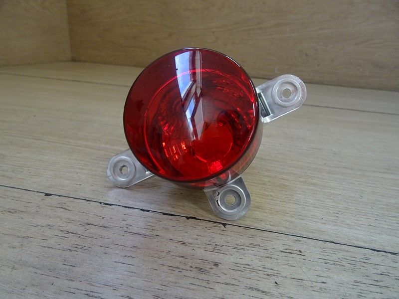 Cabochon feu arrière TGB Blade 250,325,425,550 (511810Y)
