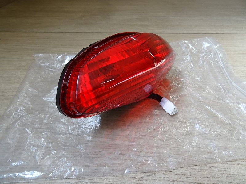 Feu arrière Suzuki LTZ.400/LTA.450 (35710-31G00-000)