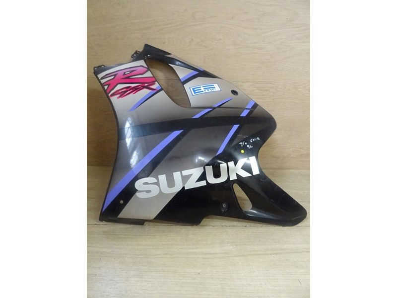 Flanc gauche Suzuki 750 GSXR type GR7BD 1992/1995 (94481-17E0)
