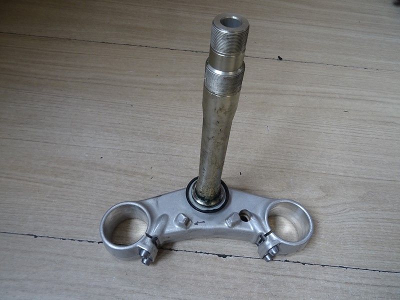 Té de fourche inférieur Triumph 675 Street Triple 2011/2012