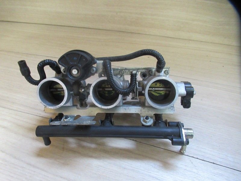 Rampe d'injection complète Triumph 955 Speed Triple 1997/2001