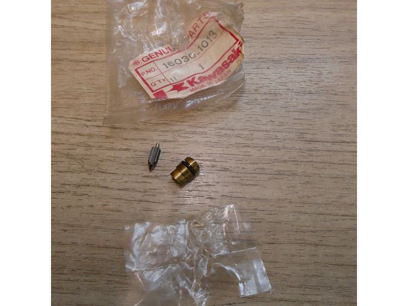 Pointeau et siège Kawasaki KX 80 1981 à 1990