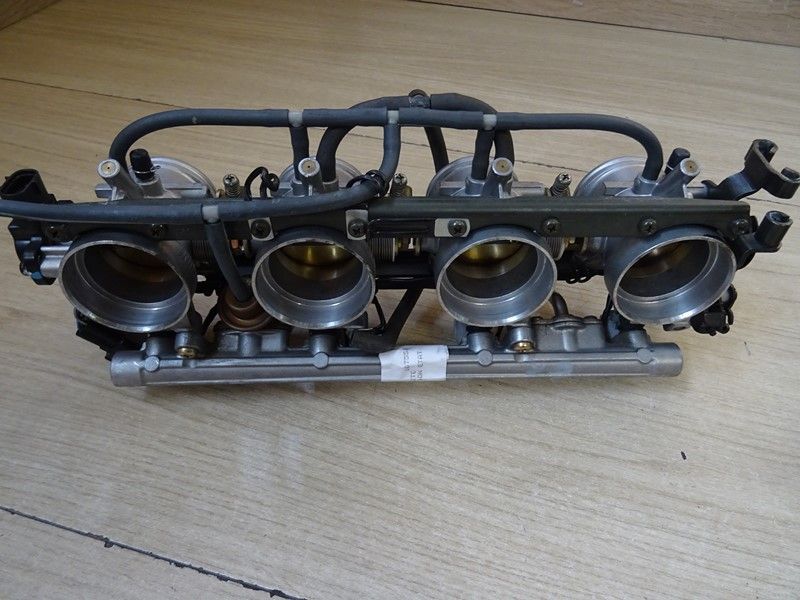 Rampe d'injection Kawasaki ZX12R type ZXT20AAA 2000/2001
