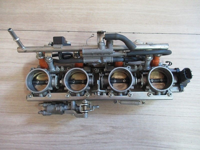 Rampe d'injection Yamaha FJR 1300 2006-2008