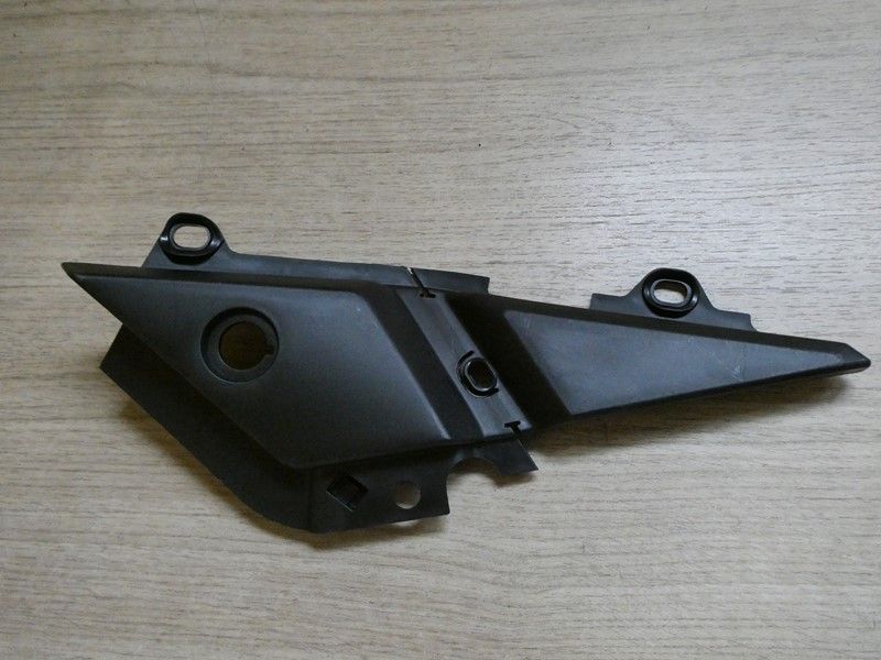 Petit cache latéral gauche Triumph Tiger 900 GT pro 2021/2023