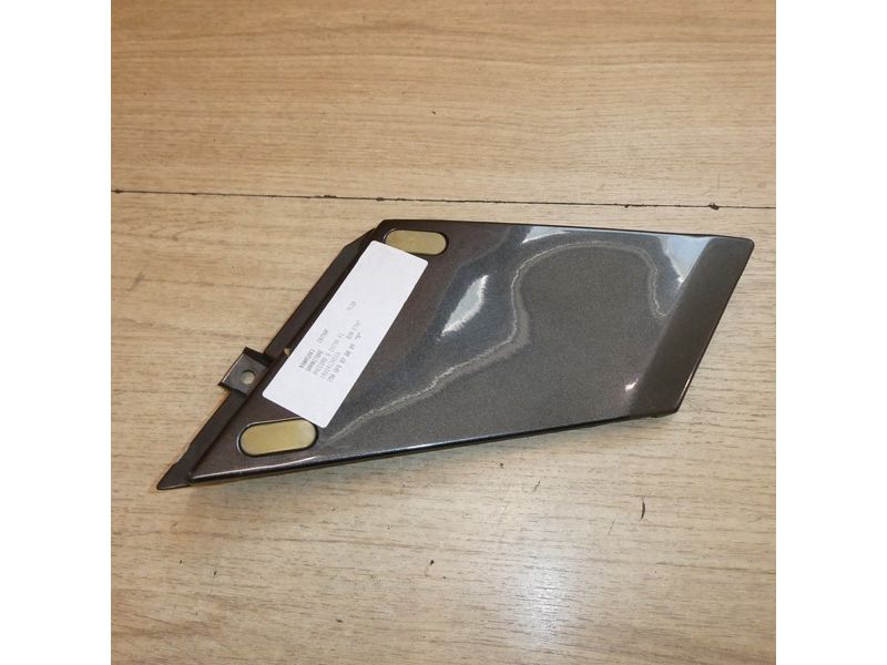 Raccord de carénage droit Kawasaki GPX 750R ZX750F 1987 à 1990