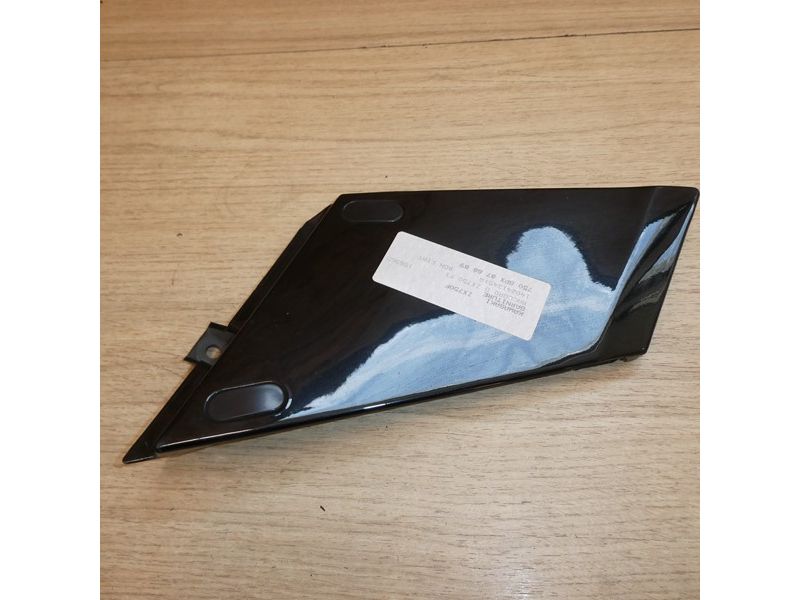 Raccord de carénage droit Kawasaki GPX 750R ZX750F 1987 à 1990