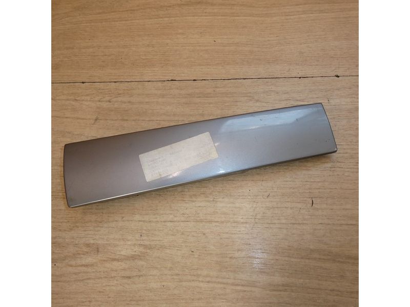 Cache fixations de valise droite Kawasaki GTR 1000 1986 à 1994 ZGT00A