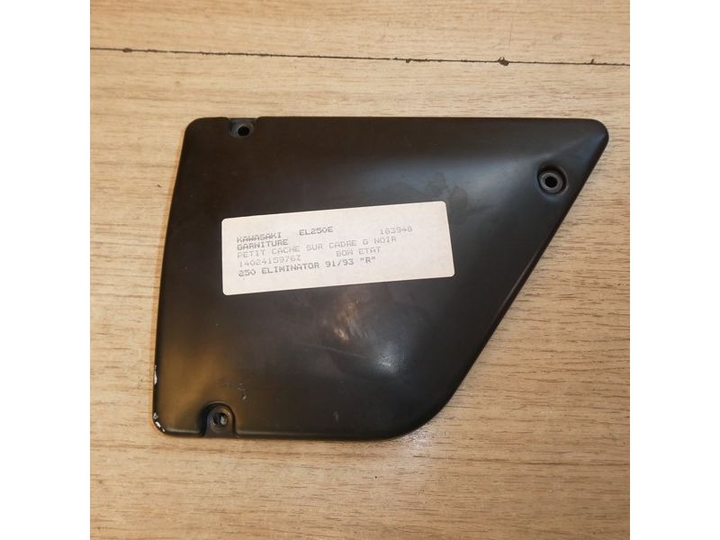 Petit cache gauche sur cadre Kawasaki EL 250 Eliminator EL250E  1988 à 1997