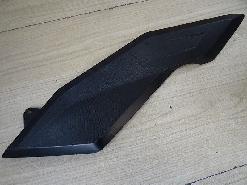 Garniture latérale droite Triumph 660 Tiger Sport 2022/-