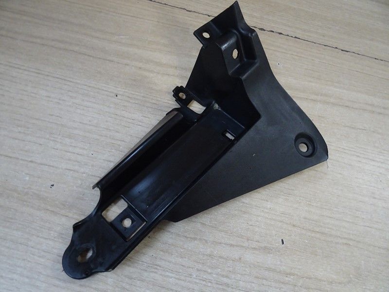 Garniture gauche d'ecope latérale Triumph 675 et 675 R Street Triple 2013/2016