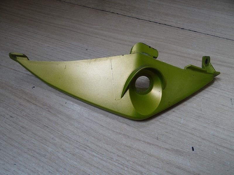 Couvercle gauche de garde-boue arrière Suzuki 750 GSR 11-16 (63181-08J0)