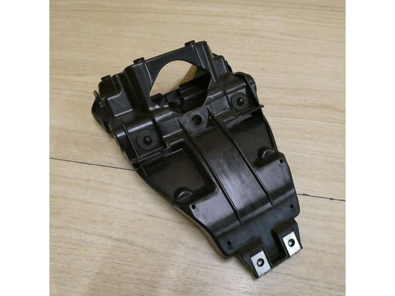 Partie interne de bavette arrière Suzuki SFV650 Gladius 2009 à 2015