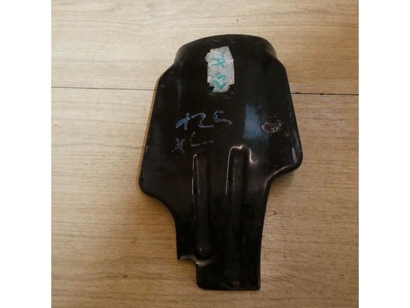 Partie interne de garde boue arrière Honda 125 XL 1975 à 1977