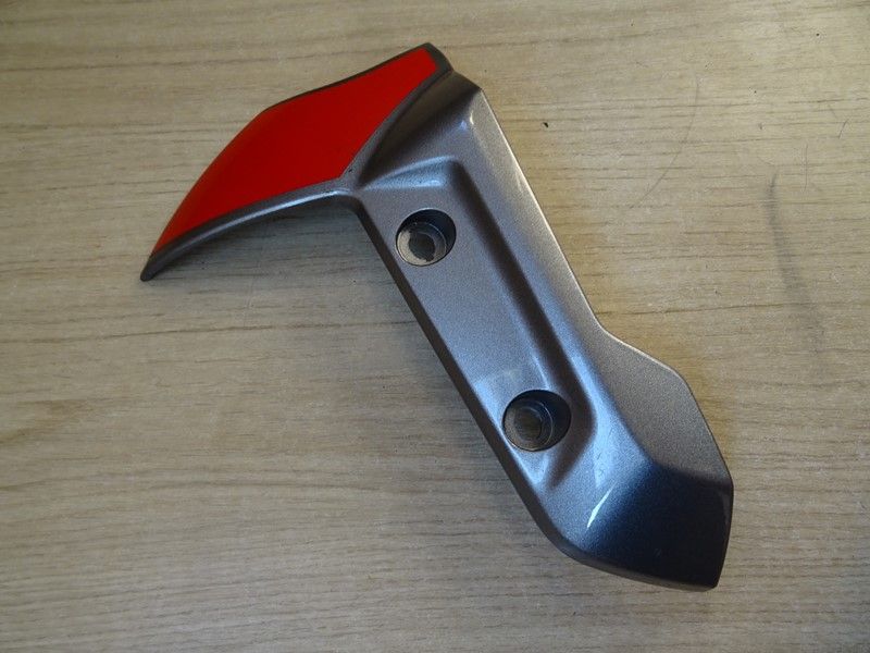 Partie gauche garde boue avant Triumph  660 Trident 2021/-
