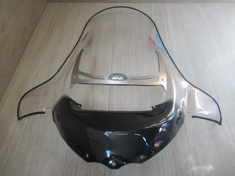 Pare-brise neuf GIVI Yamaha 250 Majesty 2000-2007 (D124ST)