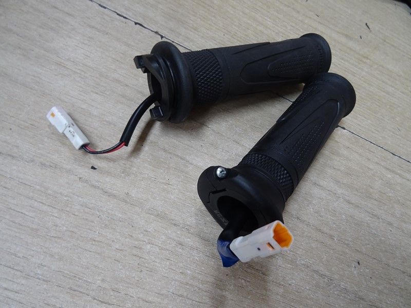 Jeu de poignées chauffantes en accessoires d'origine Triumph 660 Trident et autres Triumph 2021/-