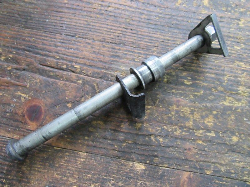 Axe de roue arrière Suzuki SV 650 2003/2010 (JS17L/BY111)
