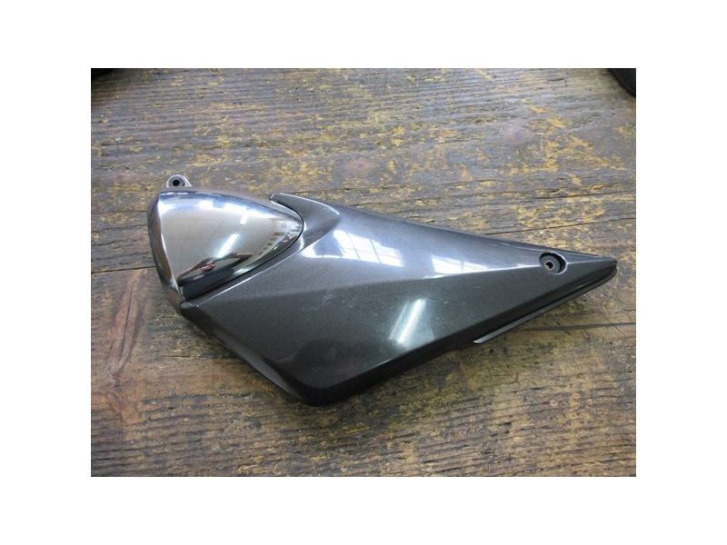 Cache latéral gauche Suzuki GSF 600 Bandit 2000-2004 (JS1A8)