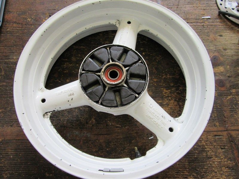 Jante arrière Suzuki GSF 600 Bandit 2000-2004 (JS1A8)