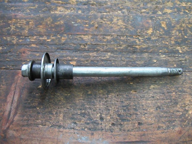 Axe de roue avant  Yamaha 600 Diversion XJS et XJN 1992/2002 (4BR)