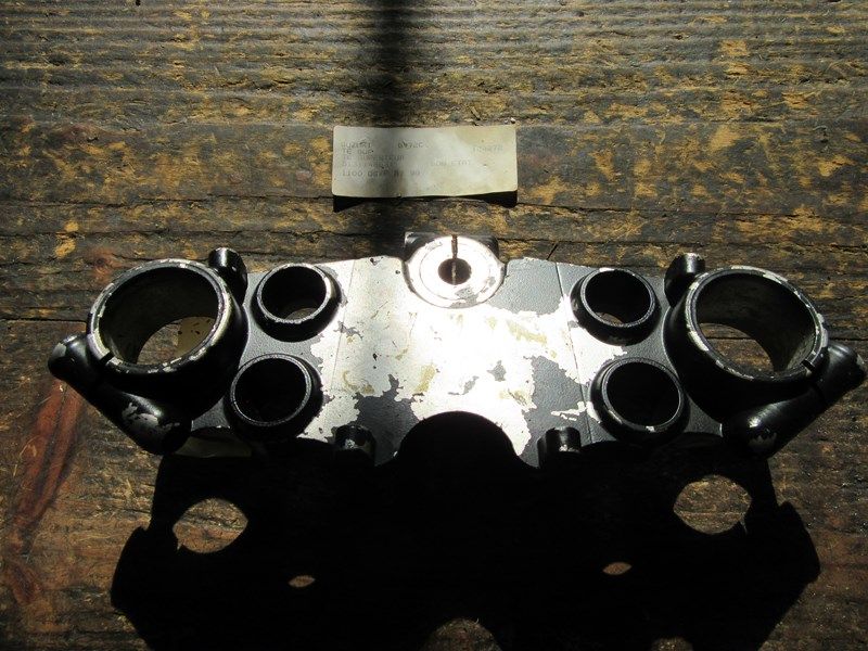 Té supérieur nu Suzuki 1100 GSXF 1988/1993 (51311-48B31-000)