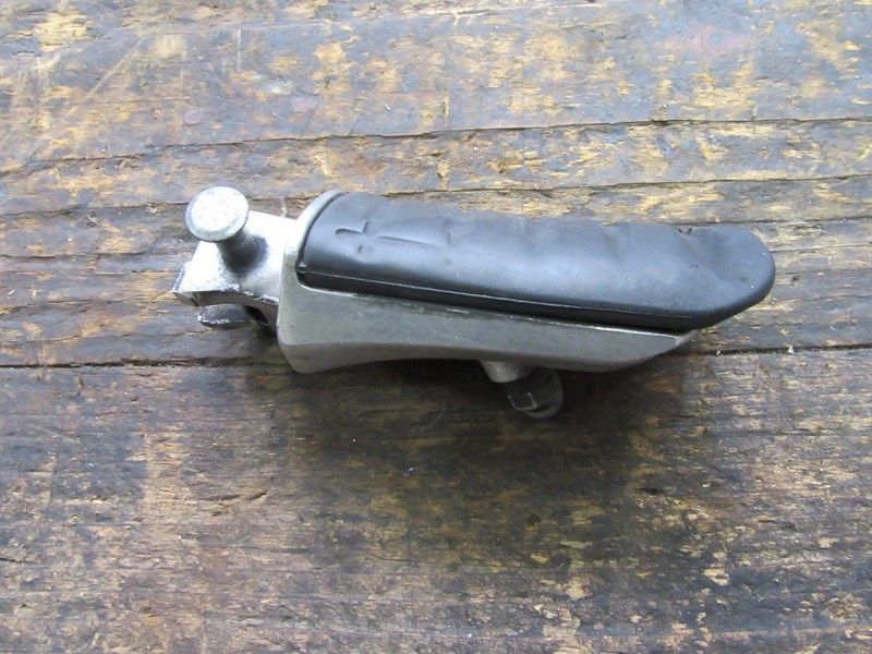 Repose pied avant gauche Honda ST 1100 Pan European