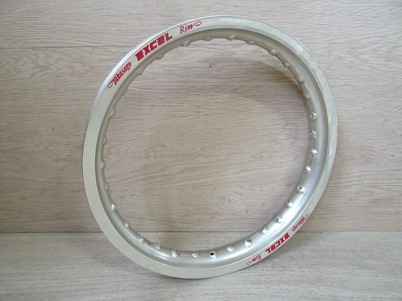Jante alu EXCEL 1,85x16. 32 trous