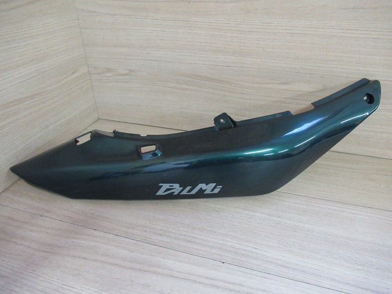 Cache latéral arrière droit Yamaha XJS/N600 Diversion 96-02 (4EB-21721)