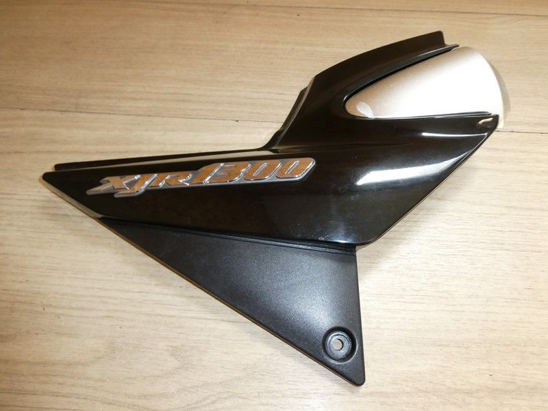 Cache latéral droit Yamaha 1300 XJR 2004/2006 RP101/RP104
