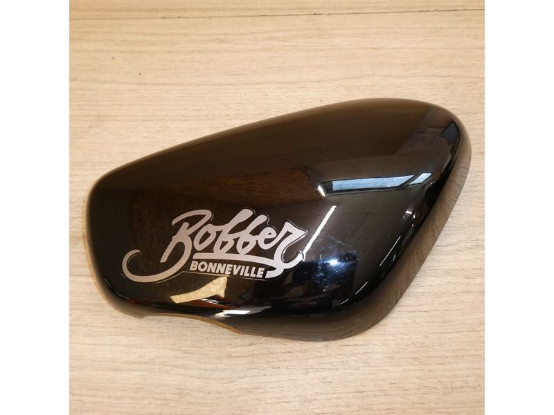 Cache latéral droit Triumph 1200 Bonneville Bobber 2017 à 2019