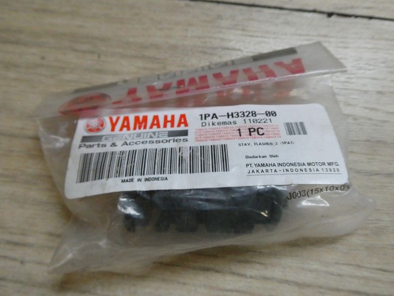 support clignotant arrière droit Yamaha YZF 125 R 2019