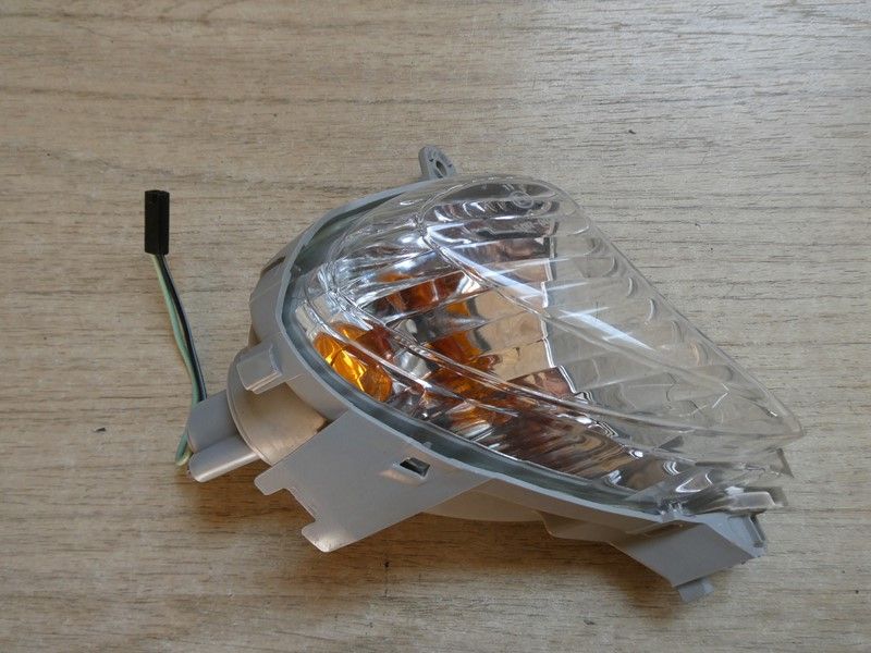 Clignotant avant droit Suzuki 1300 GSXR 2008/2013 CH135