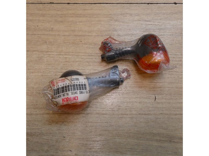 Paire de clignotants arrière neufs Derbi 50 Hunter 1996/1997