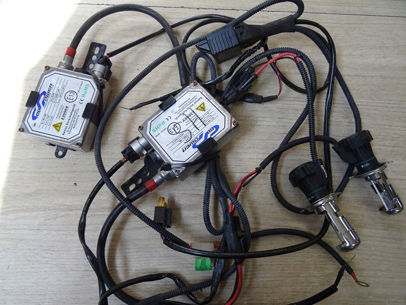 Eclairage complet Xenon double H4 adaptable moto ou voiture 12V Motos diverses