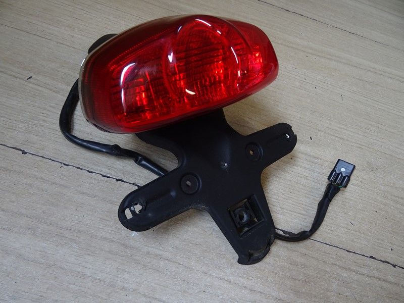 Feu arrière avec support de plaque Triumph T100-T120 black 2016/-