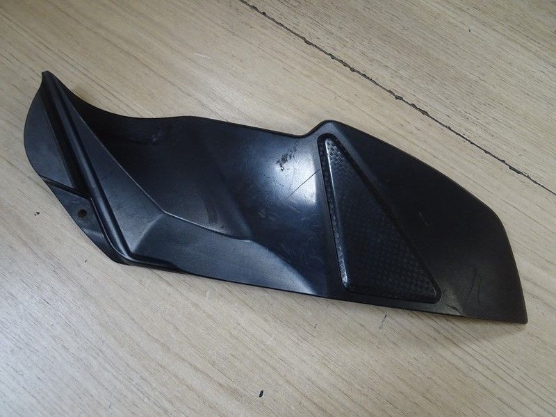 Cache réservoir droit Suzuki 750 GSR 2011-2016 (44251-08J0)