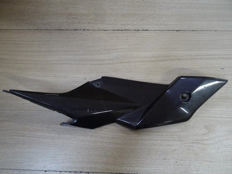 Cache latéral droit Suzuki 750 GSR 2011-2016 (47511-08J0)