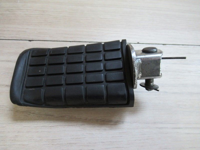 Repose-pied avant gauche Honda PC800 1989-1993