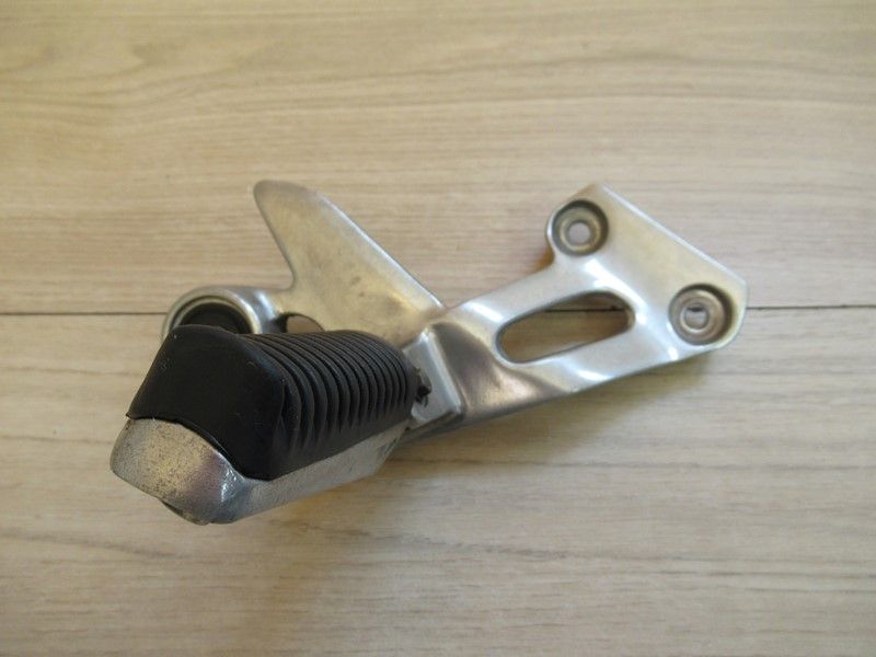 Platine de repose-pied arrière droit Yamaha XJS900 Diversion 1995-2002