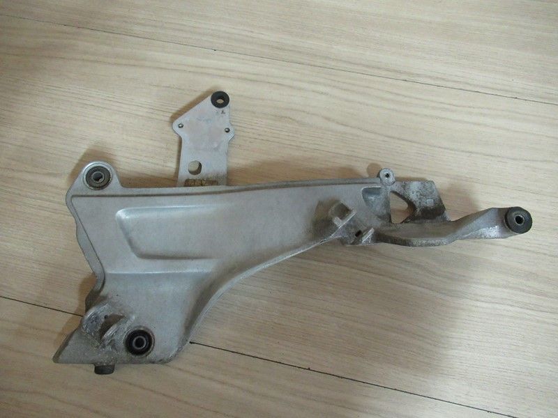 Platine de repose-pied gauche Honda ST1100 Pan European 1990-2002