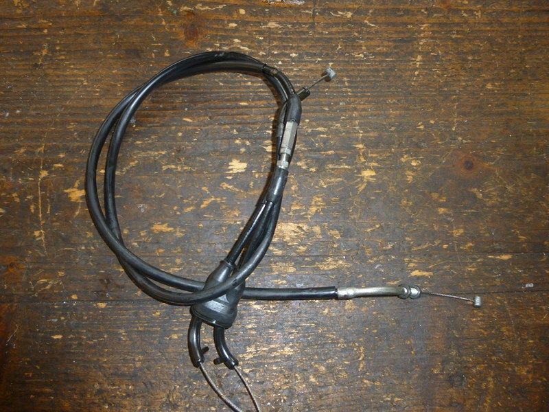 Jeu de deux câbles de gaz Yamaha 600 Diversion XJN