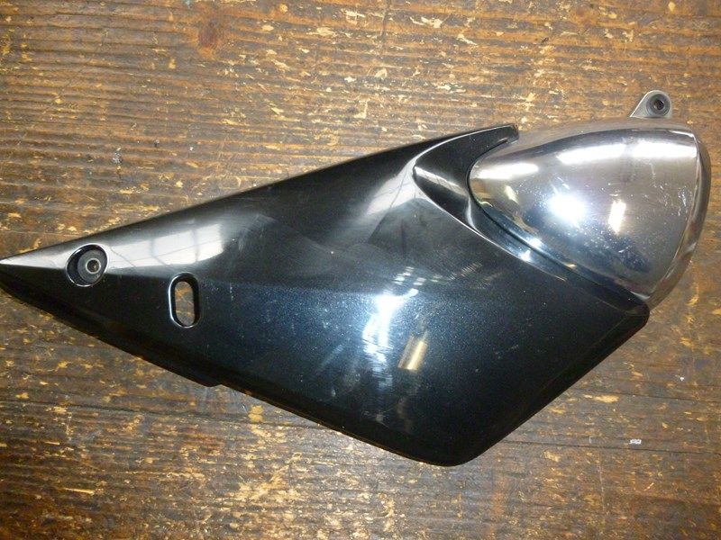Cache latéral droit Suzuki 600 Bandit (JS1A8) 2000-2004